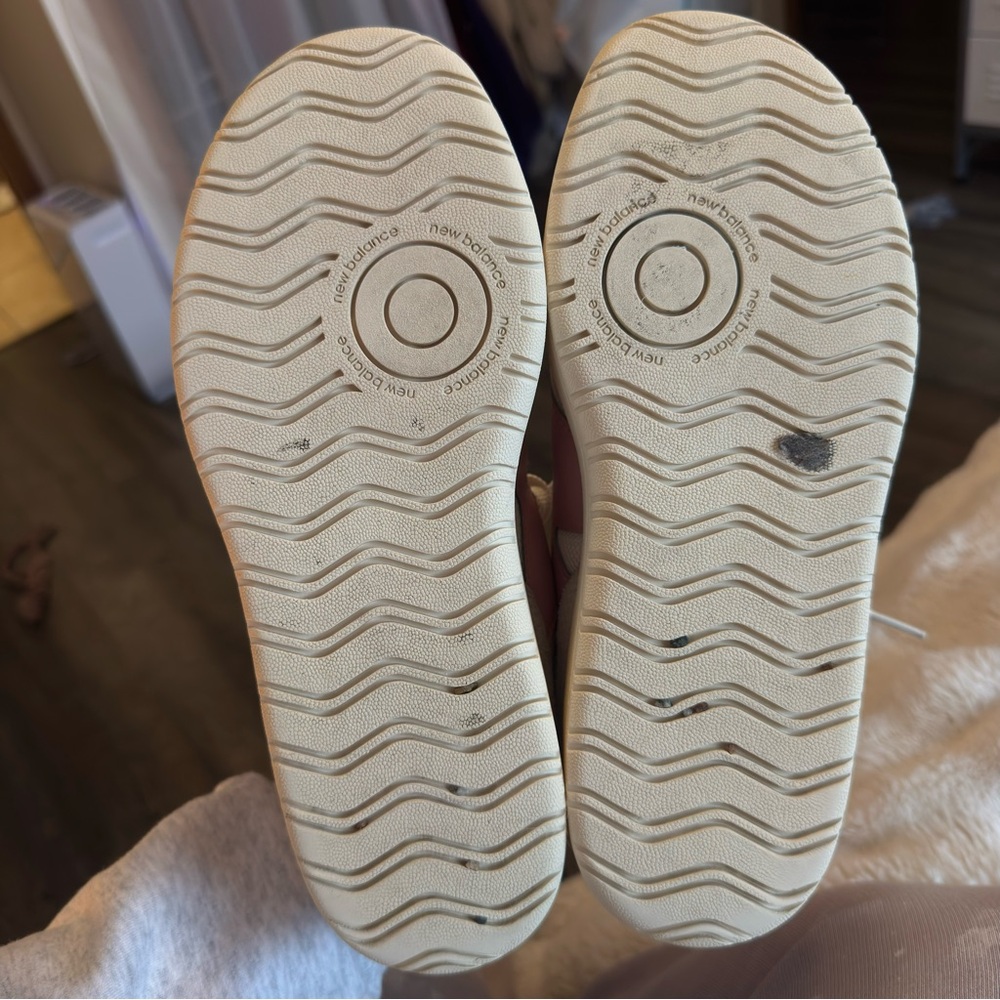 New balance shoes - Picture 2 of 7